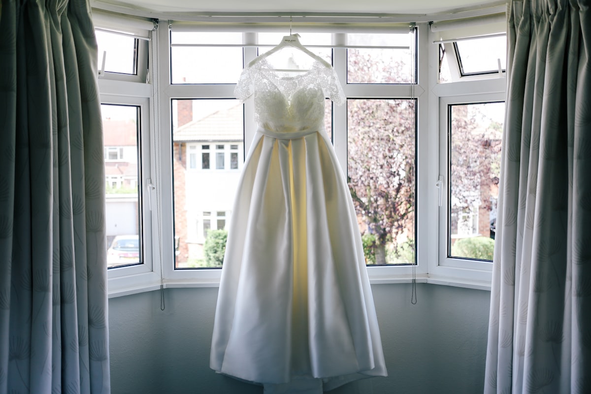 Peinado de novia en Barcelona con recogido natural y acabado elegante