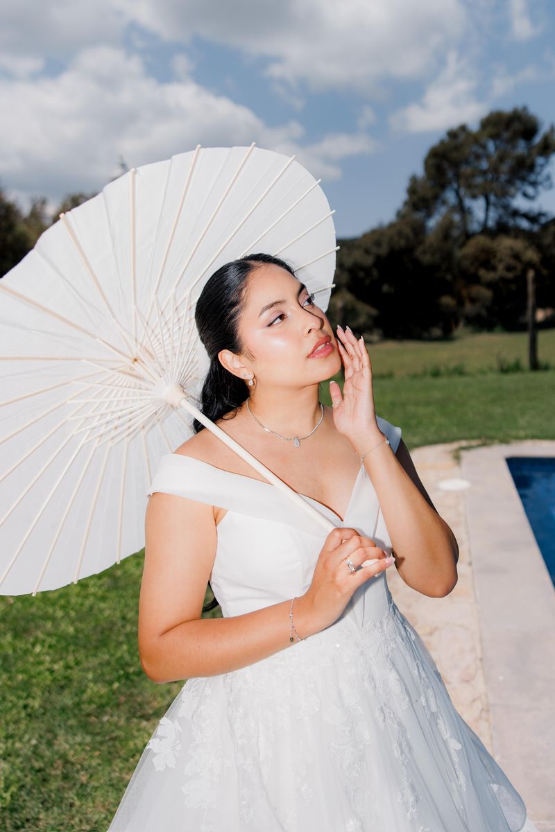 Maquillaje de novia luminoso y natural — tendencias nupciales 2026 en Barcelona